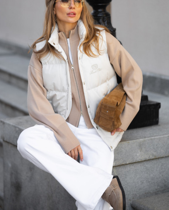 125 Жилет пуховий з вишивкою